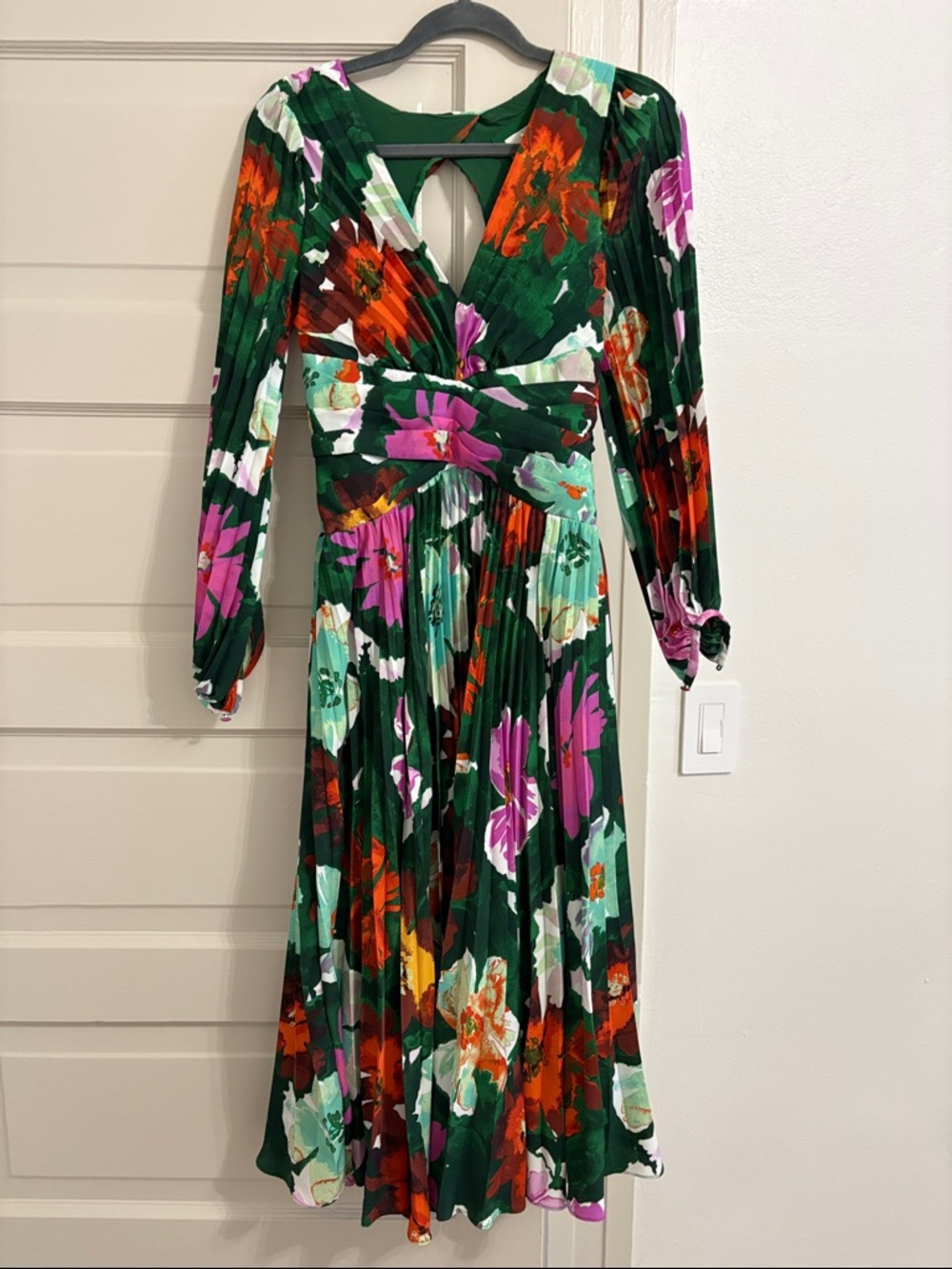 By Anthropologie Pleated floral V-Neck Dress size 4